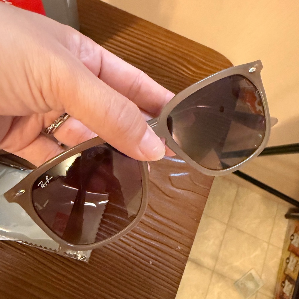 NEW IN BOX! Ray-Ban Turtledove Frame with Gradient Brown Lenses